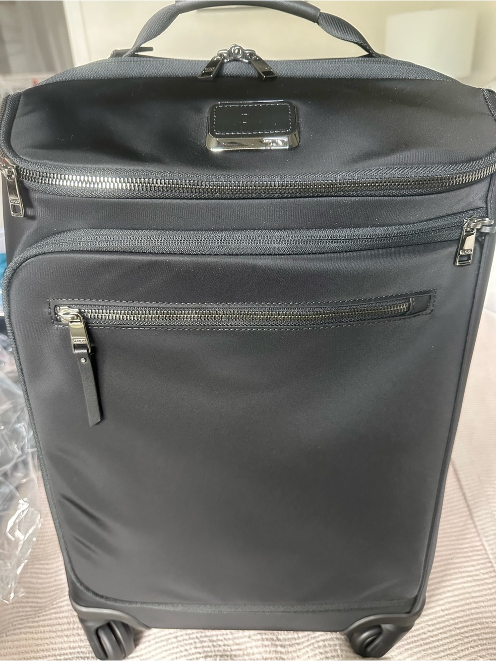 TUMI NEW  Black intl ledger black New never used